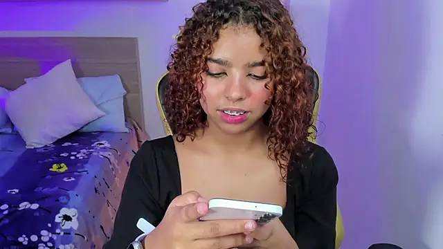 aurora rodriguez online show from 01-08-25, 04:00