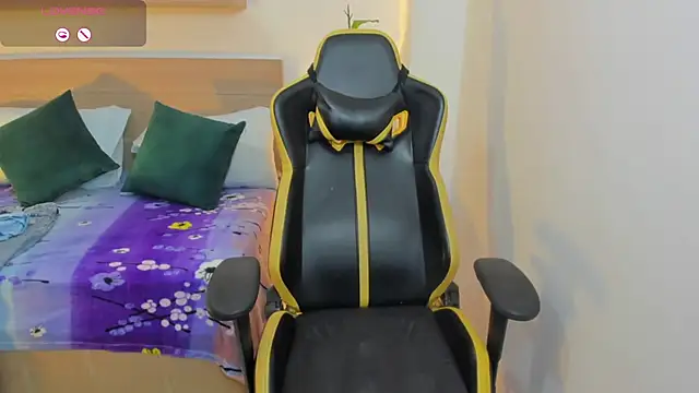 aurora rodriguez online show from 01-17-25, 06:44