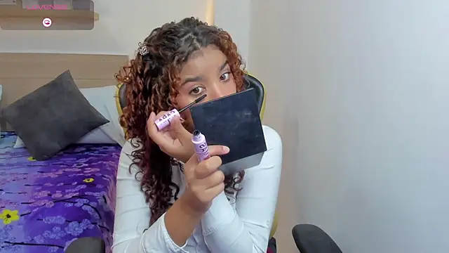 aurora rodriguez online show from 01-22-25, 01:32