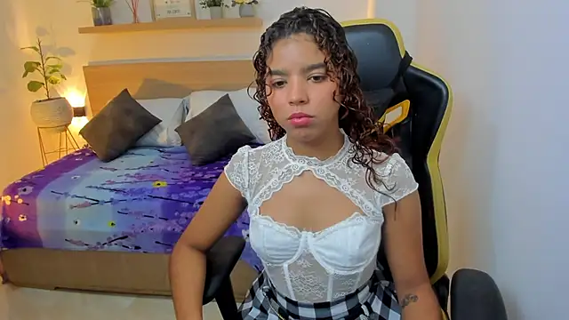 aurora rodriguez online show from 02-07-25, 12:06