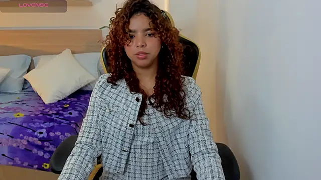 aurora rodriguez online show from 02-18-25, 03:21