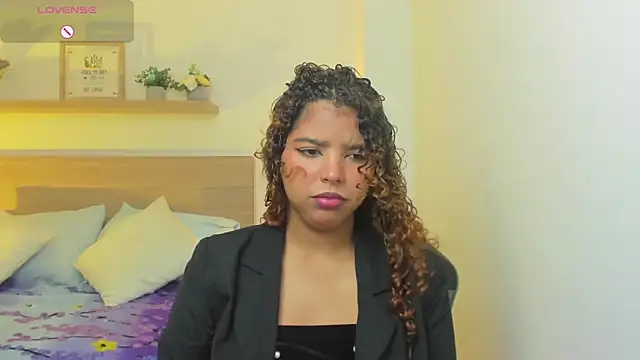 aurora rodriguez online show from 09-27-25, 12:32