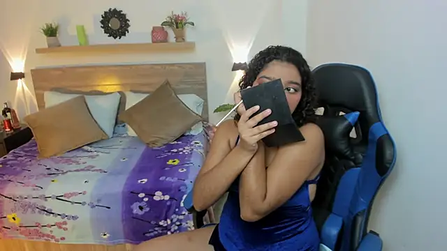 aurora rodriguez online show from 10-23-25, 12:48