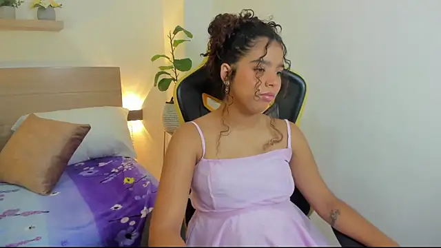 aurora rodriguez online show from 10-29-25, 12:40