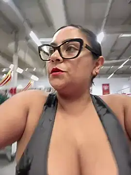 Snapshot of Sol_biglips chatting on 01-27-25, 02:35 Sol biglips online show from 01-27-25, 02:35