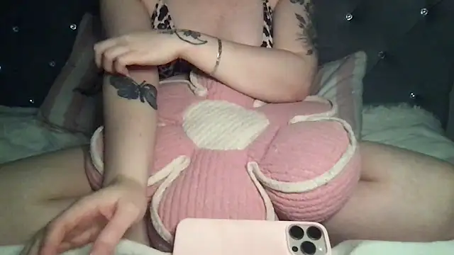 Snapshot of femmefatalebabe chatting on 03-23-26, 02:48 femmefatalebabe online show from 03-23-26, 02:48