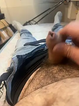 Snapshot of _themask_ chatting on 02-13-25, 12:32 themask online show from 02-13-25, 12:32