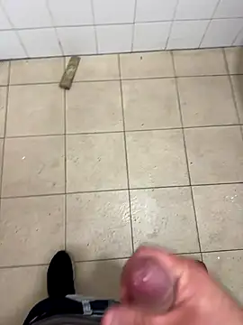 Snapshot of _themask_ chatting on 10-23-25, 03:22 themask online show from 10-23-25, 03:22