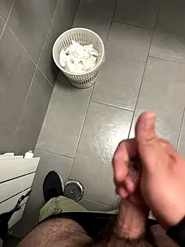 Snapshot of _themask_ chatting on 10-27-25, 09:08 themask online show from 10-27-25, 09:08