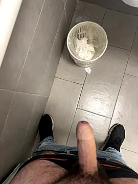 Snapshot of _themask_ chatting on 10-30-25, 04:08 themask online show from 10-30-25, 04:08