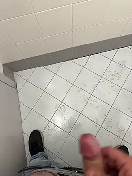 Snapshot of _themask_ chatting on 11-11-25, 12:38 themask online show from 11-11-25, 12:38