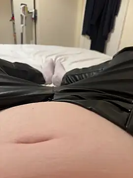 Snapshot of curvygirll2 chatting on 01-26-25, 06:06 curvygirll2 online show from 01-26-25, 06:06