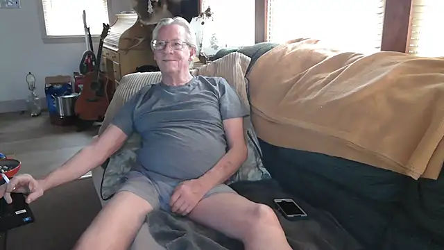 Snapshot of Bramro409 chatting on 02-16-26, 03:30 Bramro409 online show from 02-16-26, 03:30