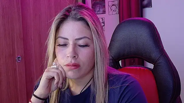 Natalia Montoya online show from 10-09-25, 01:58