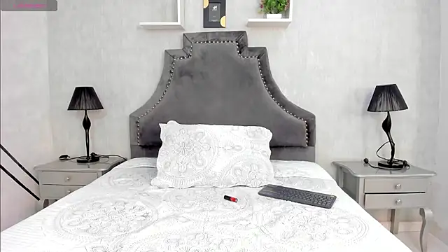 LaurenSnow online show from 11-02-25, 03:36