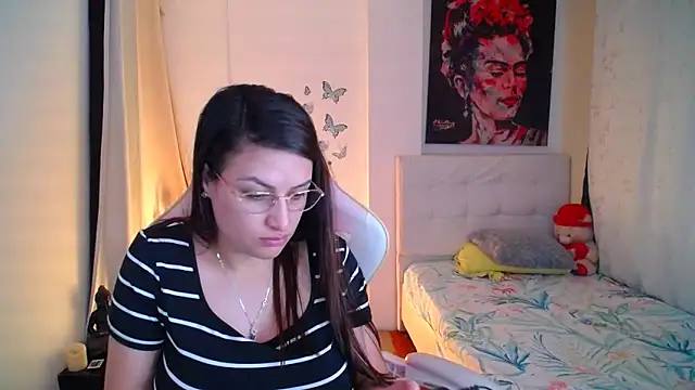 esmeraldaa230 online show from 01-25-25, 08:00