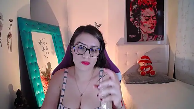 esmeraldaa230 online show from 09-26-25, 08:13