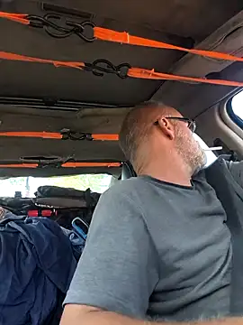 Snapshot of FloppyPickle4u chatting on 05-15-26, 01:29 FloppyPickle4u online show from 05-15-26, 01:29