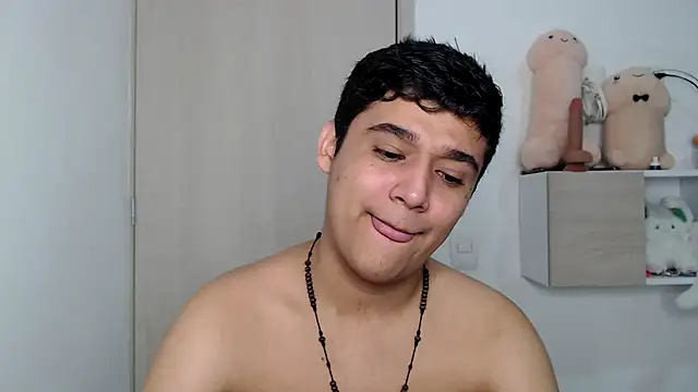 Snapshot of kaiine190 chatting on 10-12-25, 10:42 kaiine190 online show from 10-12-25, 10:42