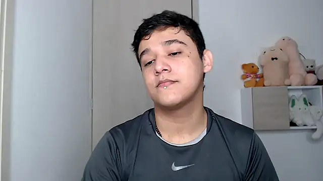 Snapshot of kaiine190 chatting on 10-16-25, 08:43 kaiine190 online show from 10-16-25, 08:43