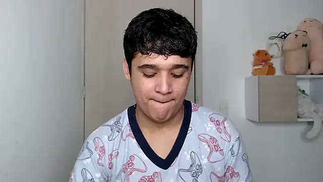 Snapshot of kaiine190 chatting on 10-20-25, 06:47 kaiine190 online show from 10-20-25, 06:47