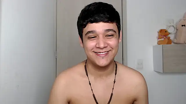 Snapshot of kaiine190 chatting on 10-20-25, 09:15 kaiine190 online show from 10-20-25, 09:15