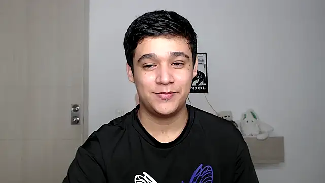 Snapshot of kaiine190 chatting on 10-26-25, 01:39 kaiine190 online show from 10-26-25, 01:39