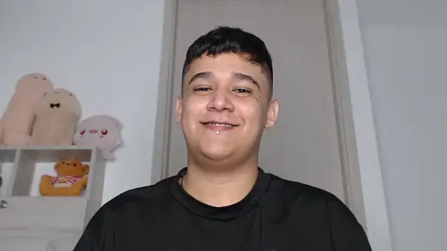 Snapshot of kaiine190 chatting on 11-05-25, 07:08 kaiine190 online show from 11-05-25, 07:08