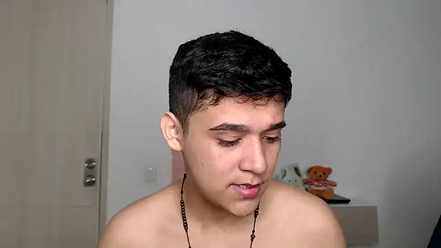 Snapshot of kaiine190 chatting on 11-17-25, 05:35 kaiine190 online show from 11-17-25, 05:35