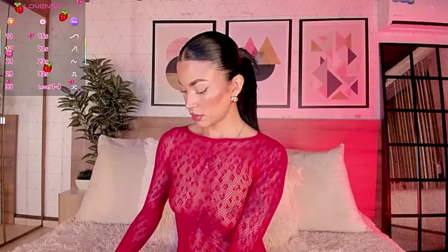 LunaRuso online show from 02-16-26, 07:43