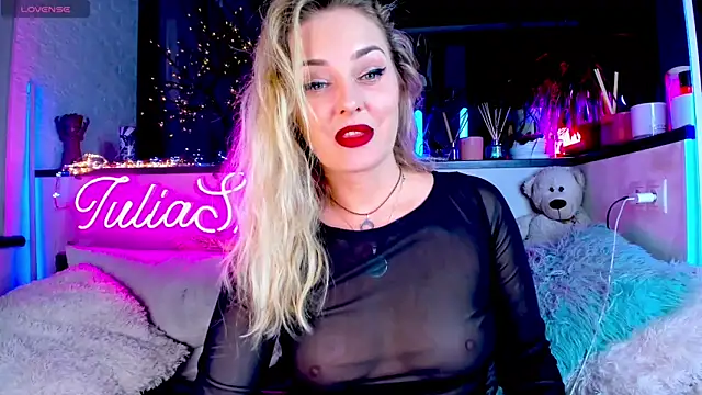  JuliaSpace  online show from 01-17-25, 06:54