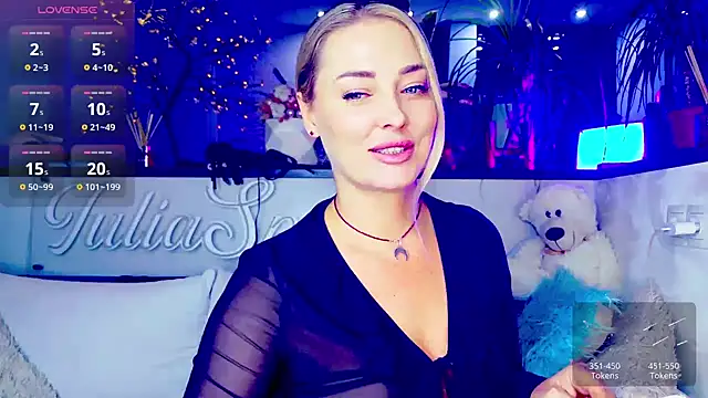 Snapshot of _JuliaSpace_ chatting on 11-06-25, 05:47 JuliaSpace online show from 11-06-25, 05:47