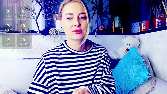 Snapshot of _JuliaSpace_ chatting on 11-13-25, 12:15 JuliaSpace online show from 11-13-25, 12:15