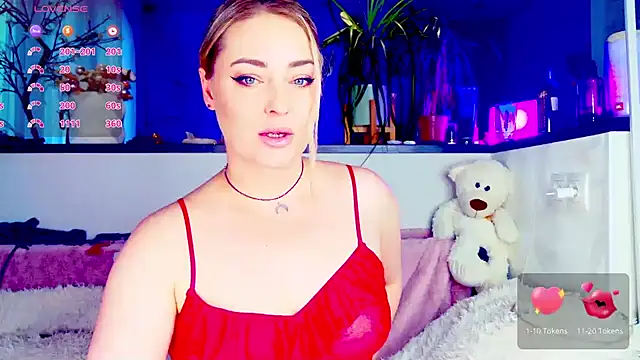Snapshot of _JuliaSpace_ chatting on 05-17-26, 04:03 JuliaSpace online show from 05-17-26, 04:03