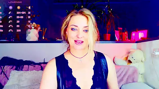 Snapshot of _JuliaSpace_ chatting on 06-27-26, 06:46 JuliaSpace online show from 06-27-26, 06:46