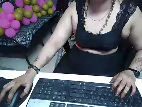 Arushisingh8888 online show from 12-18-24, 11:45