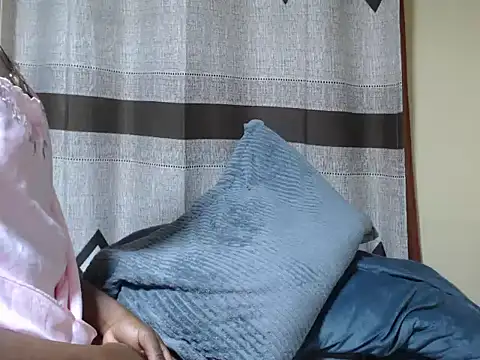 Snapshot of khakiline chatting on 10-21-25, 06:41 khakiline online show from 10-21-25, 06:41