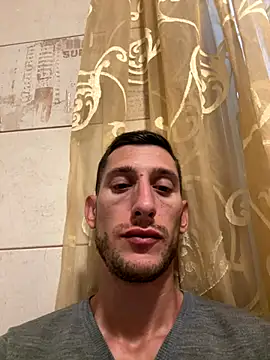 Snapshot of Gionnytav chatting on 10-08-25, 01:20 Gionnytav online show from 10-08-25, 01:20