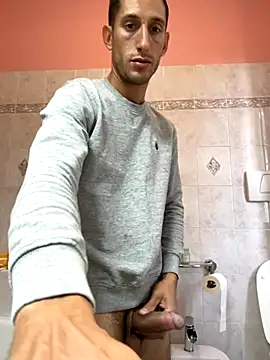 Snapshot of Gionnytav chatting on 10-12-25, 12:04 Gionnytav online show from 10-12-25, 12:04