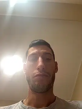 Snapshot of Gionnytav chatting on 10-17-25, 04:59 Gionnytav online show from 10-17-25, 04:59