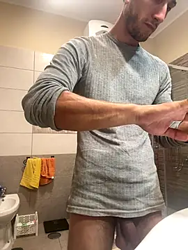 Snapshot of Gionnytav chatting on 10-29-25, 04:20 Gionnytav online show from 10-29-25, 04:20