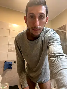 Snapshot of Gionnytav chatting on 10-31-25, 04:57 Gionnytav online show from 10-31-25, 04:57