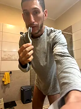 Snapshot of Gionnytav chatting on 11-12-25, 04:35 Gionnytav online show from 11-12-25, 04:35