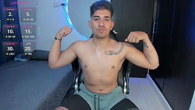 Snapshot of valentino_santoss chatting on 11-17-25, 11:32 valentino santoss online show from 11-17-25, 11:32