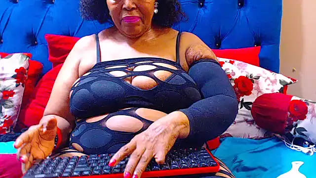 ebonycandy10 online show from 10-26-25, 07:03