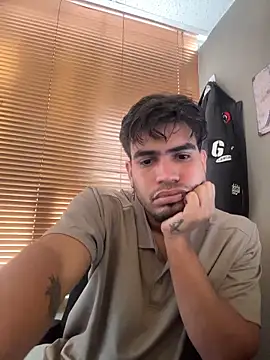 Snapshot of jaden_98_ chatting on 12-20-25, 09:00 jaden 98 online show from 12-20-25, 09:00