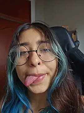 sweetcoralinee online show from 03-18-26, 05:38