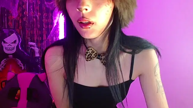 Snapshot of Kind_Scarlett chatting on 10-29-25, 02:58 Kind Scarlett online show from 10-29-25, 02:58