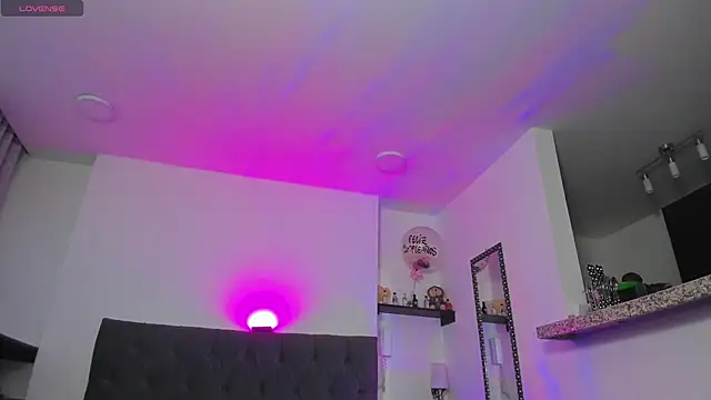 Snapshot of Adhhaaraaa_ chatting on 12-27-24, 10:26 Adhhaaraaa online show from 12-27-24, 10:26