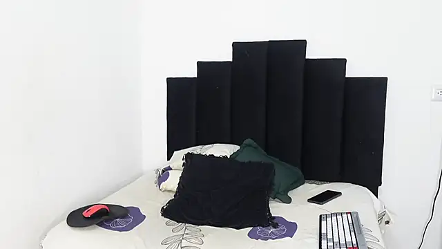 Snapshot of khloe_kaczka_ chatting on 02-19-25, 08:10 khloe kaczka online show from 02-19-25, 08:10